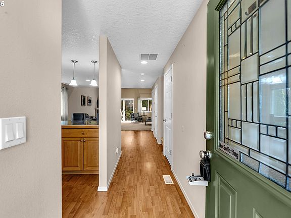4th image of 8016 NE 37th Ave
