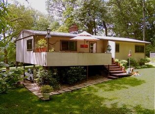 17 Wakerobin Rd, Norwalk, CT 06851