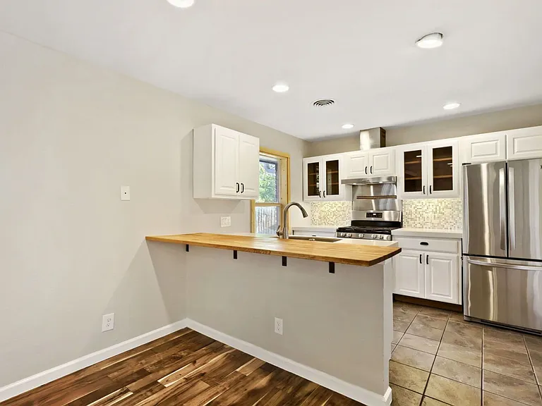 5716 Wellington Dr — Photo 9