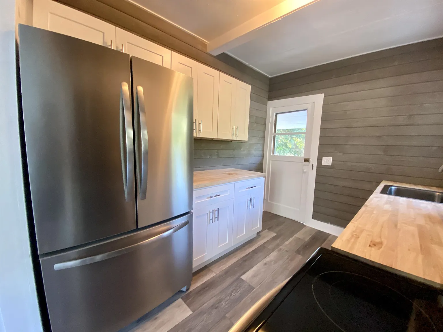 215 Ronnoc - 2-E — Photo 3