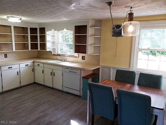 5th image of 3023 Ravenna Ave