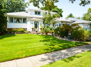 839 Newburg Ave, Valley Stream, NY 11581