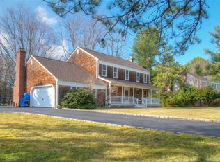 41 Farm Rd W, Wading River, NY 11792