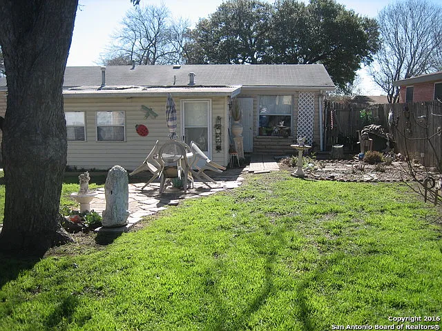 2 bed, 1.0 bath, 1098 sqft, $1,400 — Photo 3
