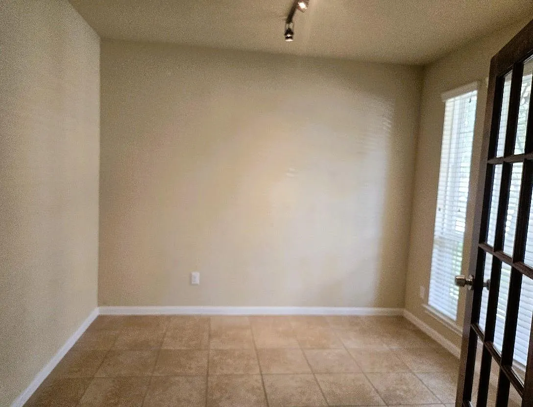 4 bed, 3.5 bath, 2652 sqft, $2,600 — Photo 4