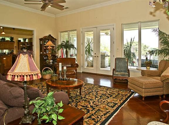 3rd image of 310 Peninsula Ct
