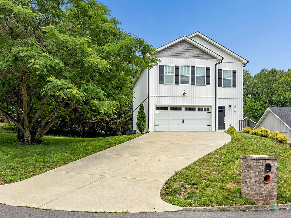 872 Ava Dr