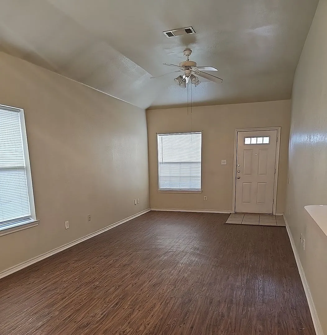 915 Walnut St. Burleson, TX 76028 — Photo 2