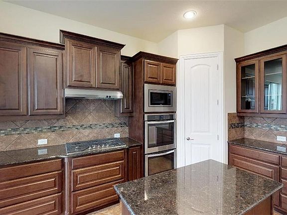 3rd image of 1605 Booker Ln