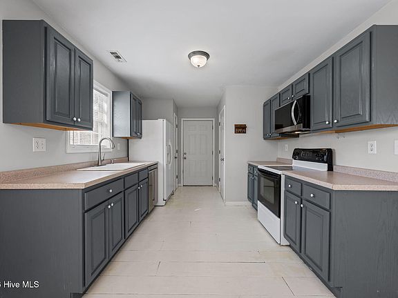 3rd image of 314 Farina Drive