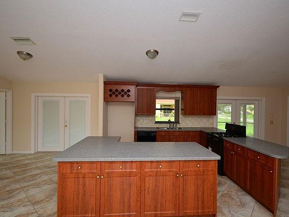 3rd image of 1202 SE Naples Lane