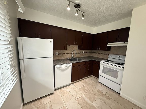 4th image of 2008 St Johns Blvd APT D