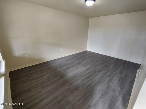 4th image of 4807 King James Dr