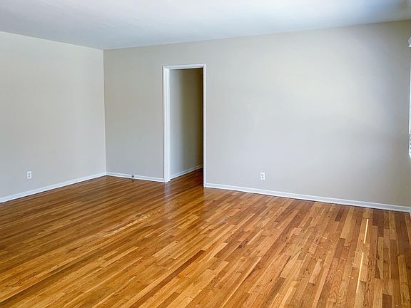 3rd image of 865 S Marengo Ave APT 3