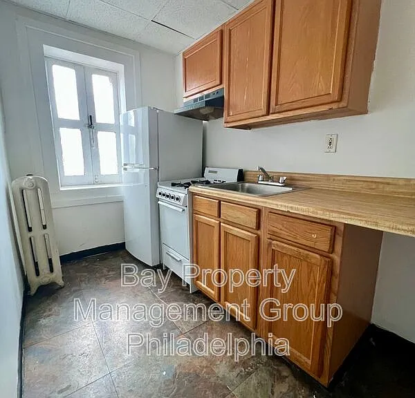 1001 Clifton Ave #2R — Photo 1