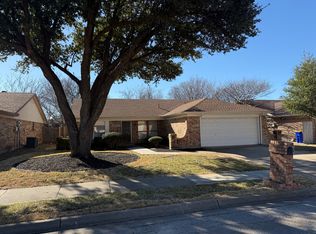 6628 Fair Oaks Dr, Watauga, TX 76148