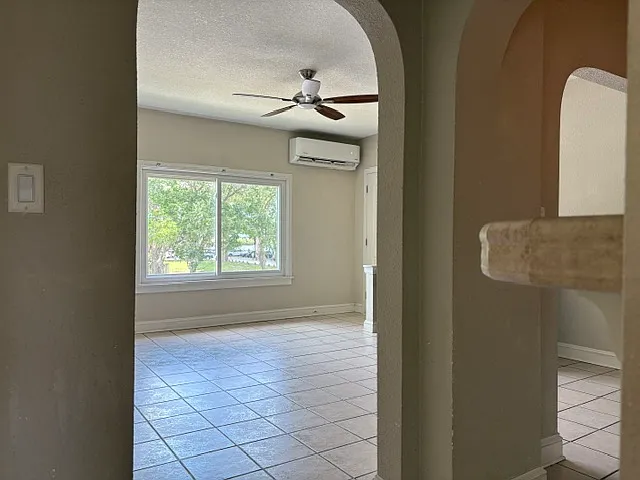 320 S Riverside Dr — Photo 19