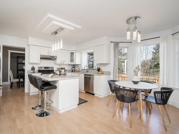 2653 Klassen Ct, Pt Coquitlam, BC V3C 5Y8