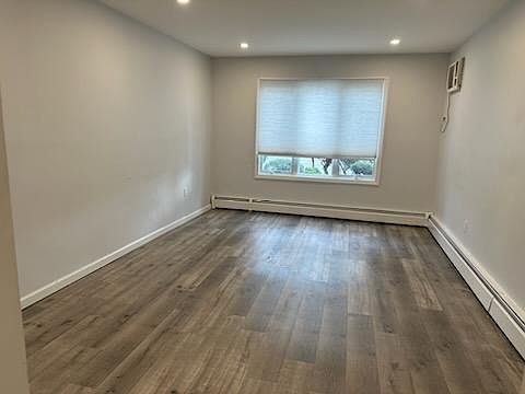 5th image of 525 Arden Ave