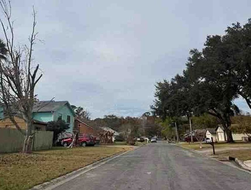 Exterior Neighborhood (street photo)