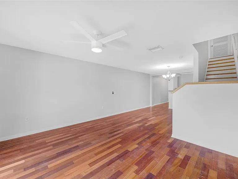 6928 Hawthorne Trace Ln — Photo 20