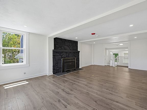2nd image of 130 High St