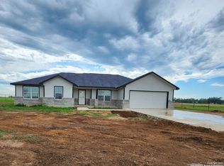 2541 County Road 5710, Devine, TX 78016