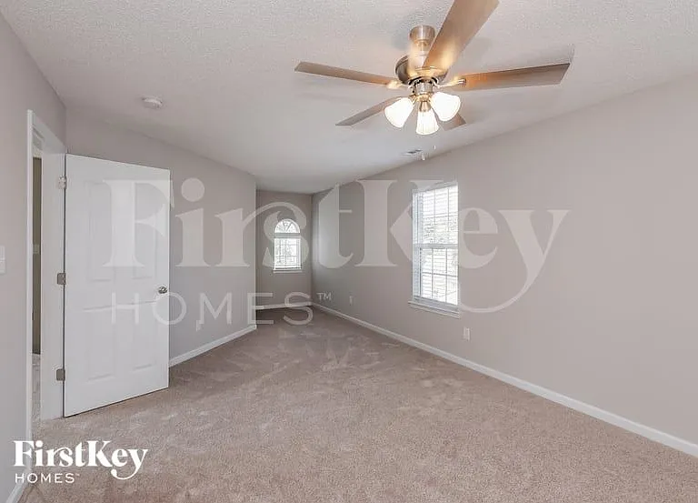 1018 Salmon River Dr — Photo 9