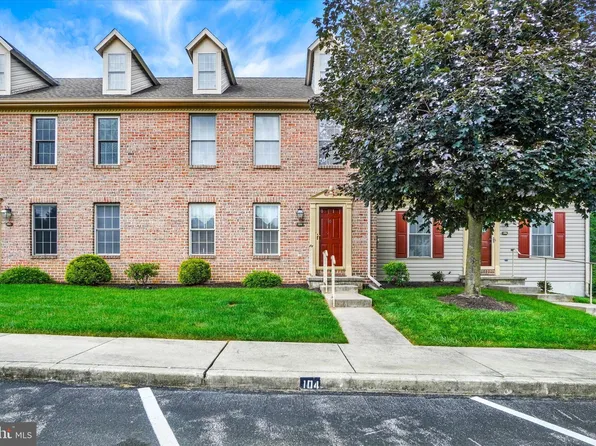 104 Weatherburn Dr, York, PA 17402