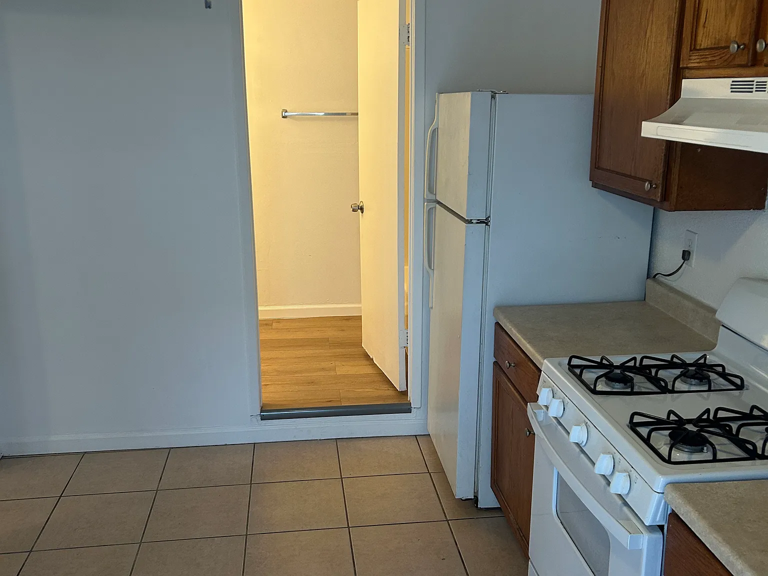 1 bed, 350 sqft, $895 — Photo 1