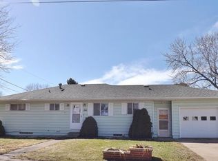 230 4th St NE, Plainview, MN 55964