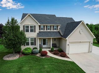 105 Sturbridge Ln, Grand Island, NY 14072