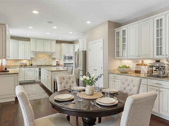 2nd image of 306 Sapling Ct