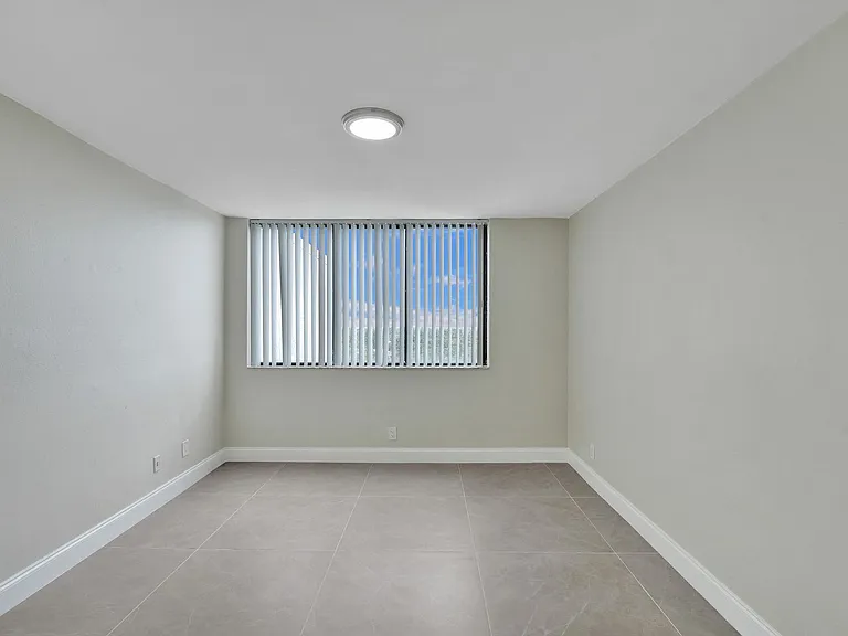 4222 Inverrary Blvd — Photo 24
