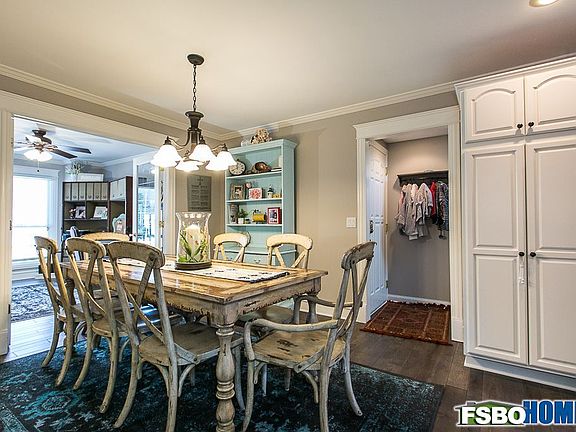 5th image of 795 Carriage Hill Dr