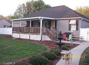 3rd image of 111 Siouan Dr