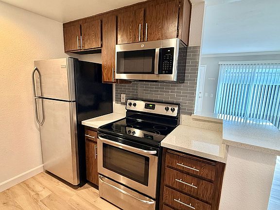 4th image of 4580 Illinois St APT 2