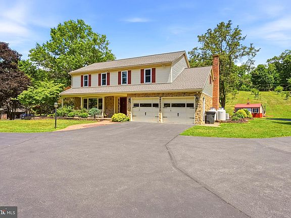 5th image of 194 Meadow Glen Ln