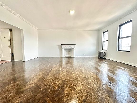 2nd image of 1920 Osborne Pl #4A