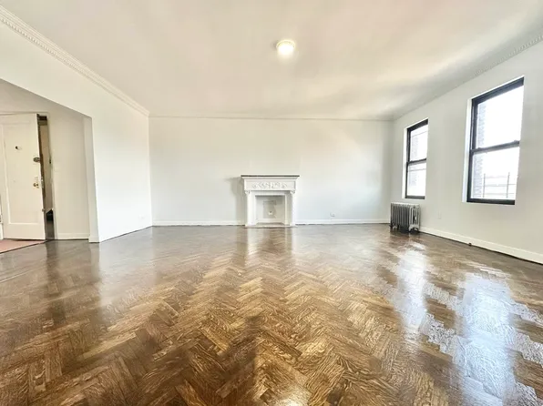 1920 Osborne Place image 2 of 23
