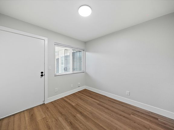 5th image of 3167 Landis St APT 14
