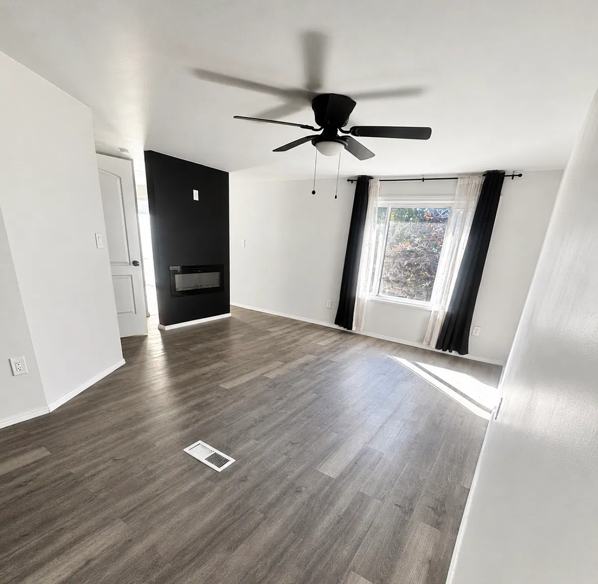 3 bed, 1900 sqft, $2,600 — Photo 2