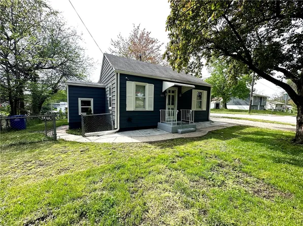 1312 E 36th Ct, Des Moines, IA 50317