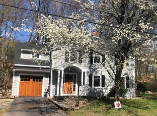 64 Washburn Ave, Wellesley, MA 02481