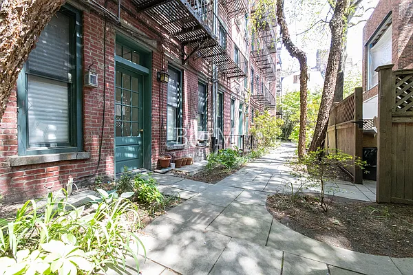 Rented by Brick&Mortar | media 9