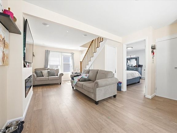 4th image of 56 Ashland Ave