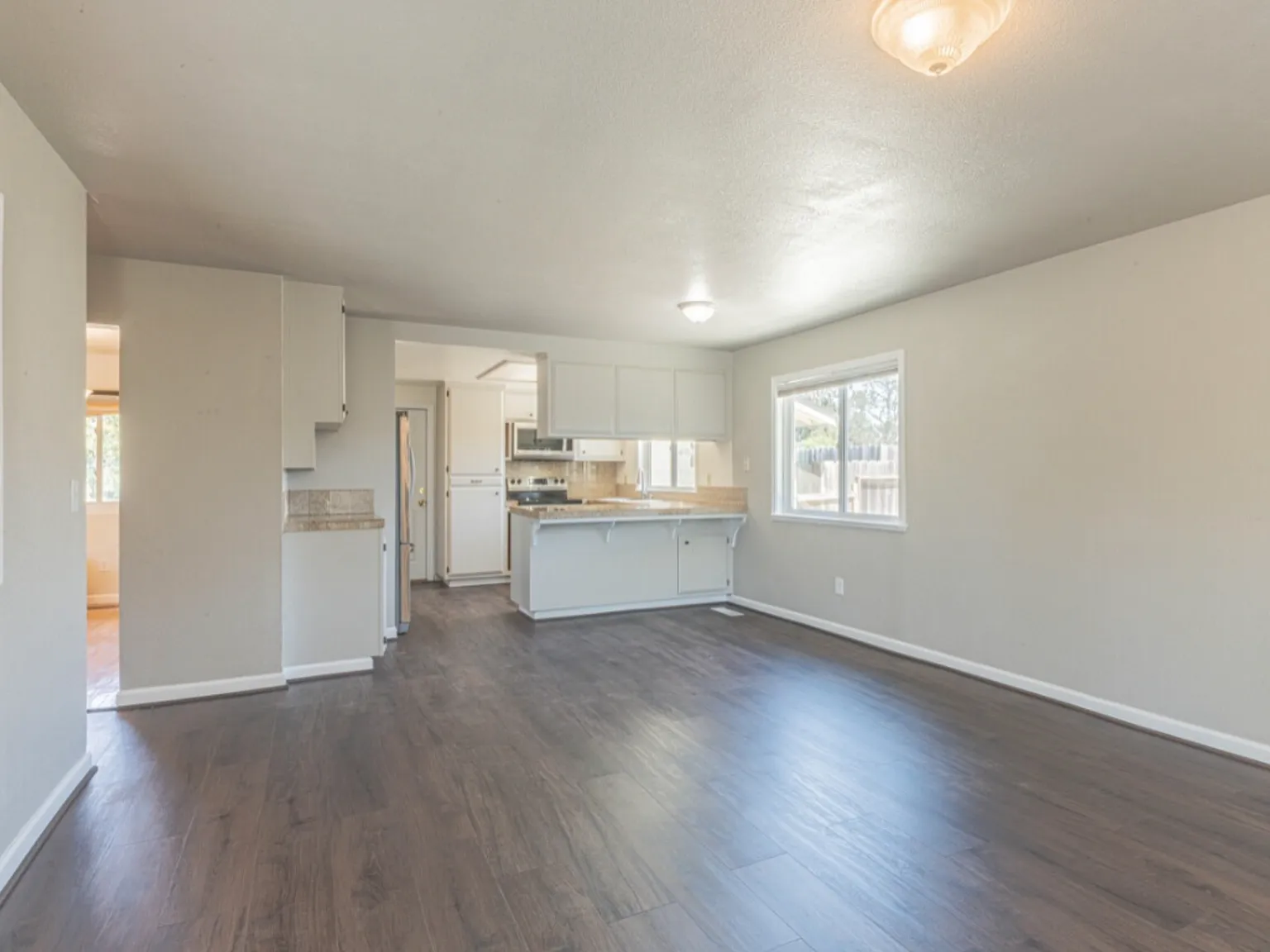 4 bed, 1941 sqft, $4,400 — Photo 3