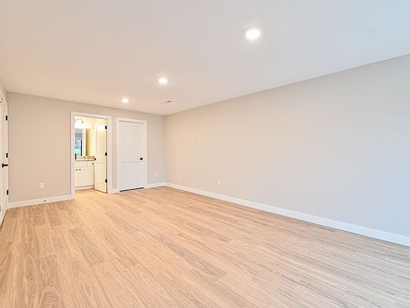 5th image of 4740 Walworth Ave #4752