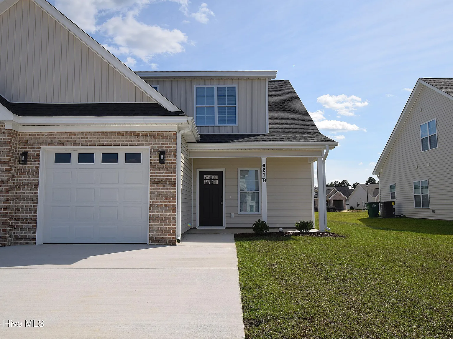 4 bed, 3.5 bath, $2,000 — Photo 1