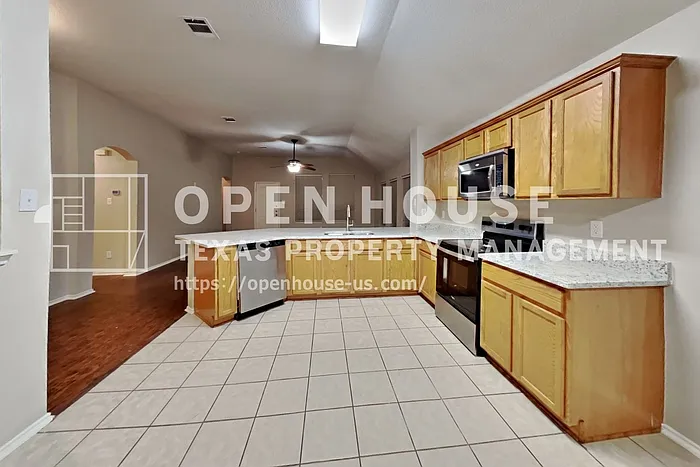 423 Butternut Dr — Photo 6